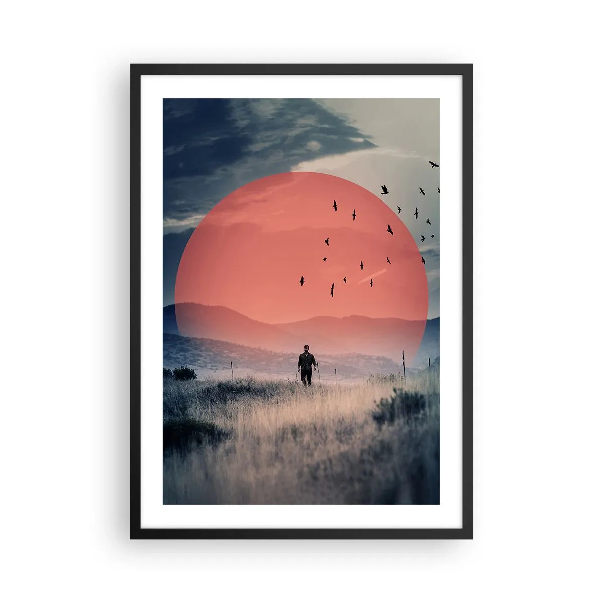 Poster in een zwarte lijst - Een man die door een veld loopt tegen een rode zon - 50x70cm - In hun elementen - Moderne wanddecoratie voor woonkamer en slaapkamer ARTTOR