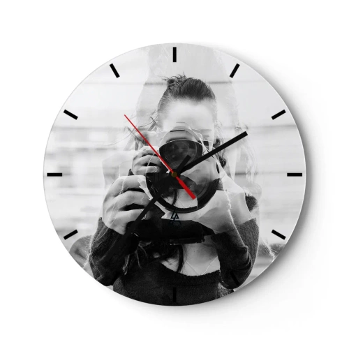 Wandklok - Klok - Vrouw met camera in een artistieke dubbelbelichting - 30x30cm - Maker en materiaal - Moderne wanddecoratie voor woonkamer, keuken en slaapkamer ARTTOR