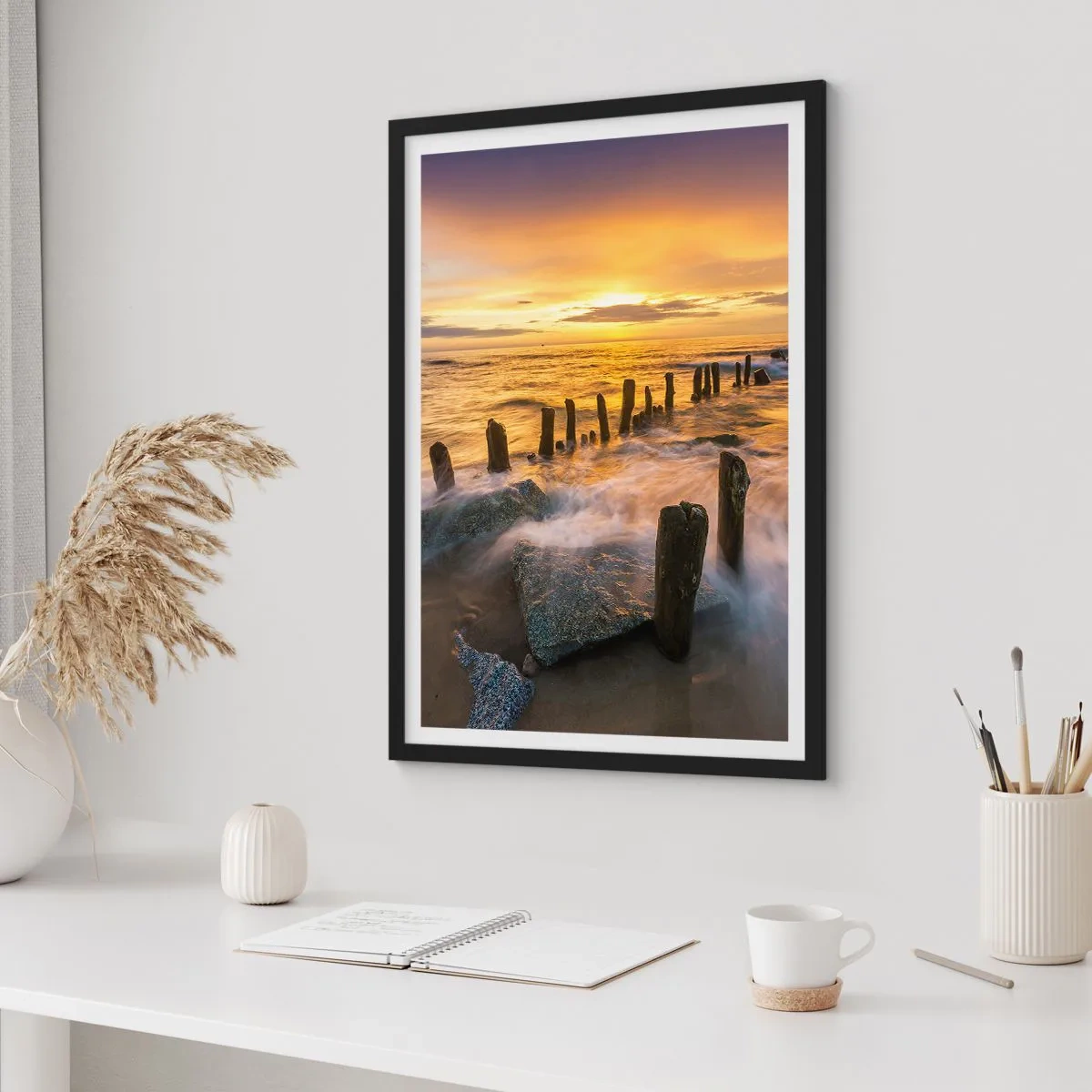 Poster in een zwarte lijst - De rauwe schoonheid van de Oostzee - 40x50 cm