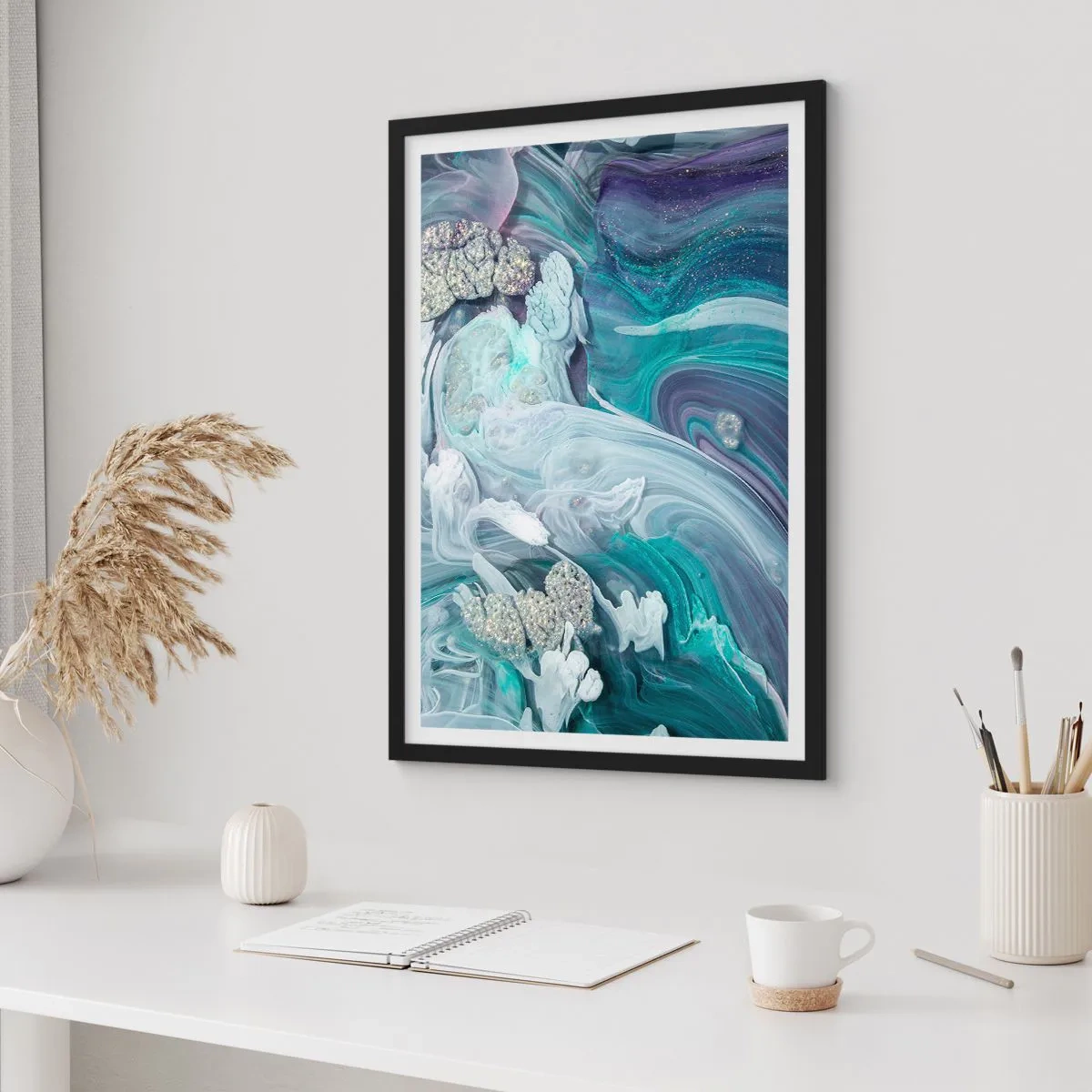 Poster in een zwarte lijst - Een abstract motief met blauwe en groene wervelingen en texturen. - 50x70cm - Stromingen van hemelsblauw - Moderne wanddecoratie voor woonkamer en slaapkamer ARTTOR