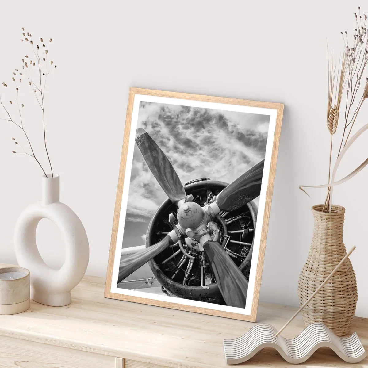 Een poster in een licht eiken lijst - Veroveraar van de lucht - 61x91 cm