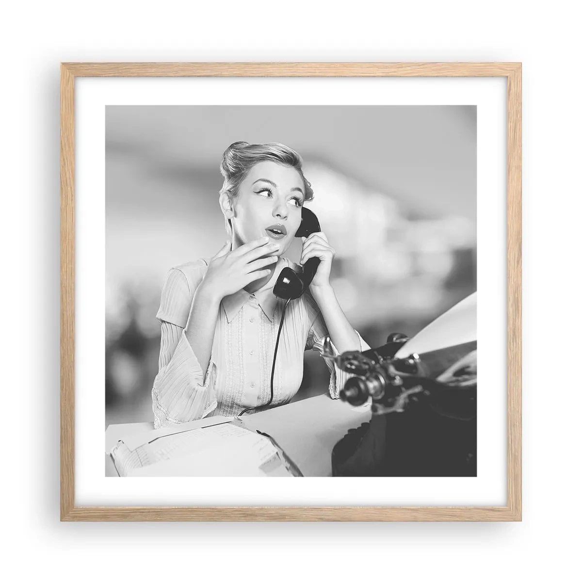Een poster in een licht eiken lijst - Hallo, het zijn de jaren 50. - 50x50 cm