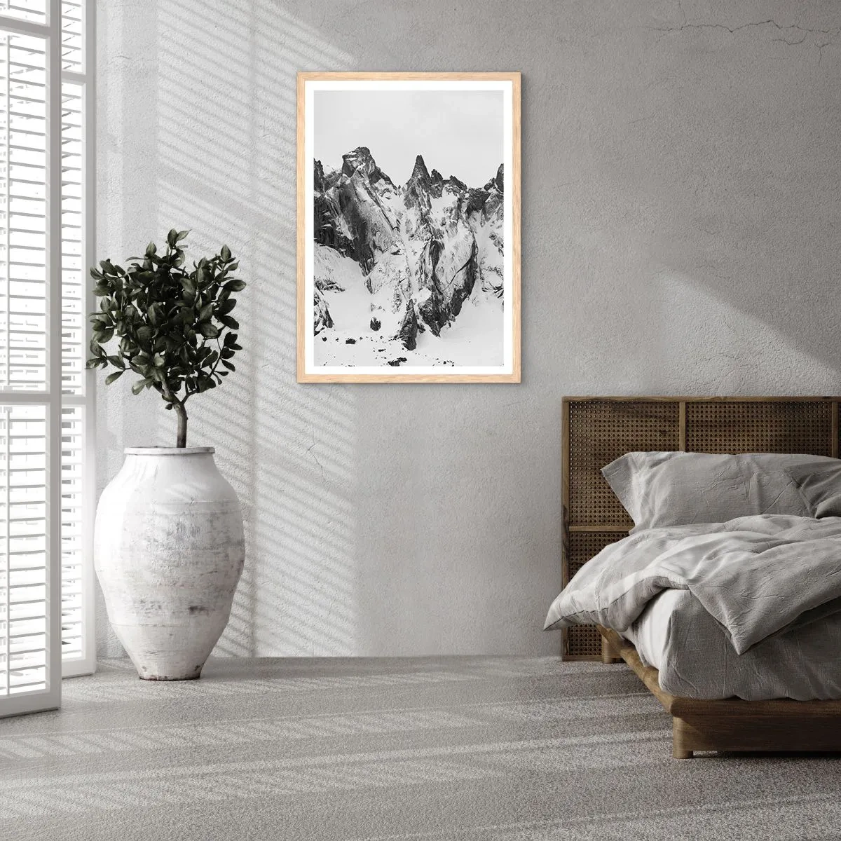 Een poster in een licht eiken lijst - Granieten gevaarlijke nok - 70x100 cm