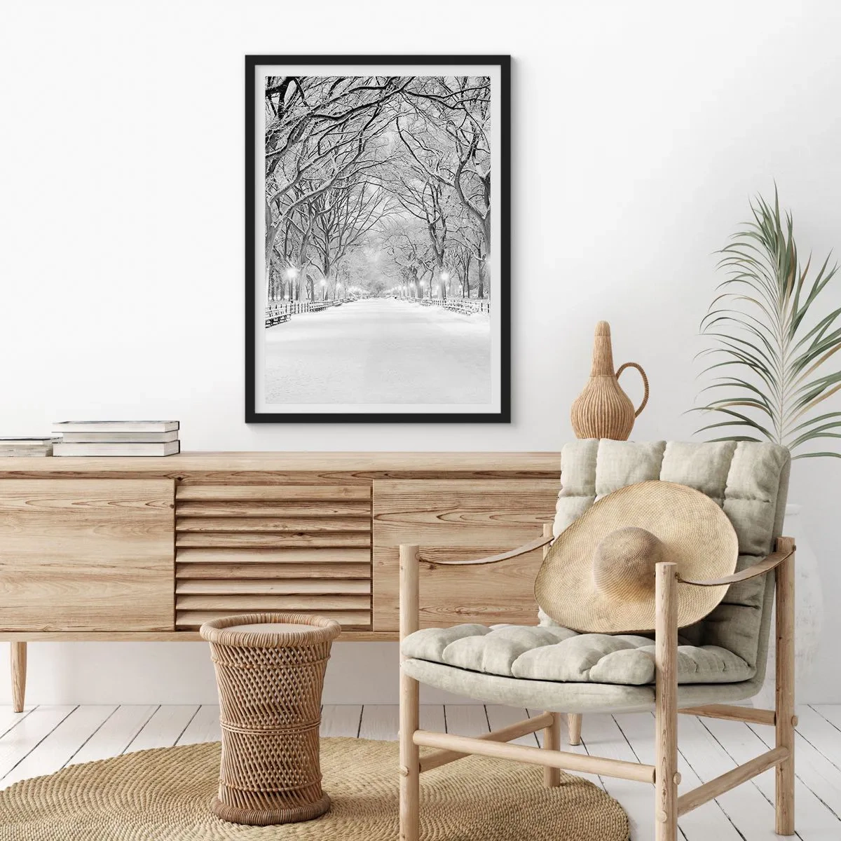 Poster in een zwarte lijst - Een winterlaan met met sneeuw bedekte bomen in het park - 50x70cm - Vier seizoenen - winter - Moderne wanddecoratie voor woonkamer en slaapkamer ARTTOR