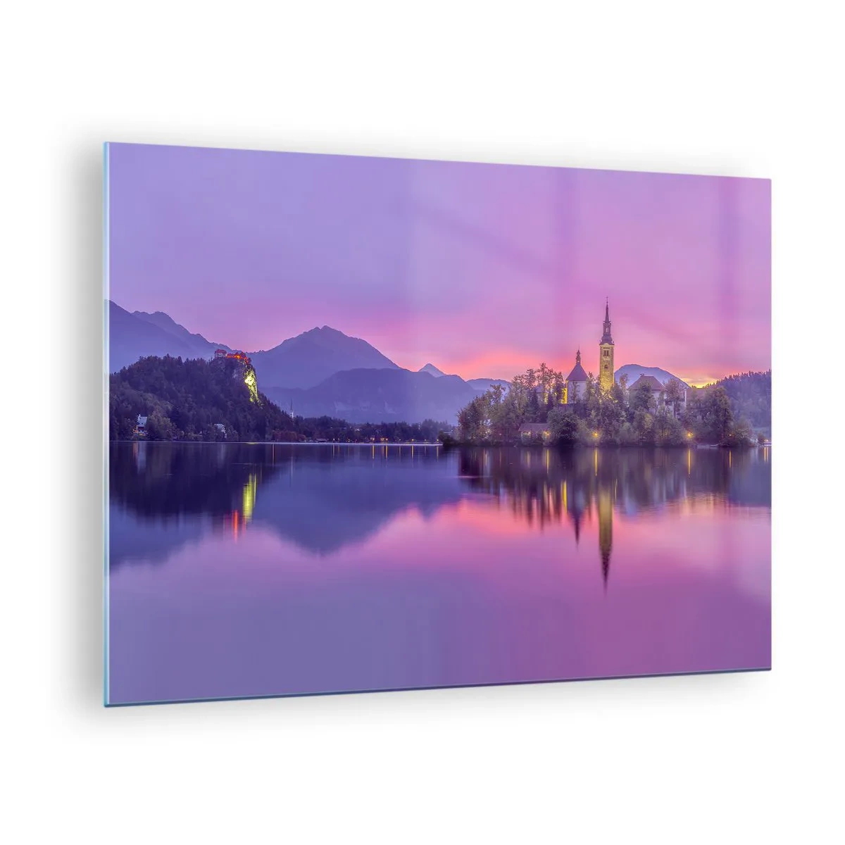 Schilderen op glas - Een kerk op een eiland met bergen en een zonsondergang op de achtergrond - 70x50cm - Een sprookjesachtig eiland in de schemering - Moderne wanddecoratie voor woonkamer en slaapkamer ARTTOR