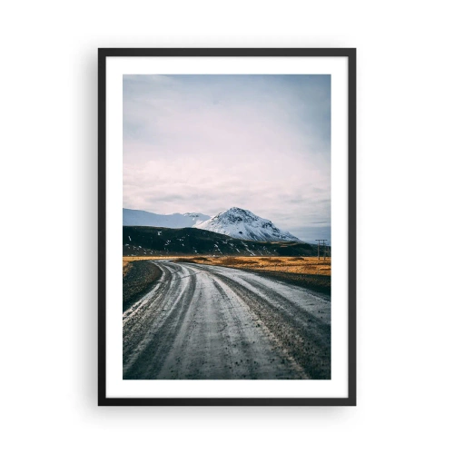 Poster in een zwarte lijst - Een weg die naar de met sneeuw bedekte bergen leidt - 50x70cm - In de IJslandse sfeer - Moderne wanddecoratie voor woonkamer en slaapkamer ARTTOR