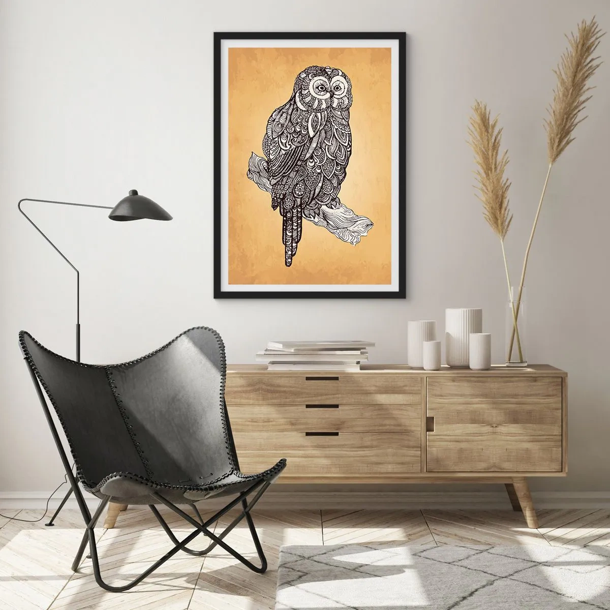 Poster in een zwarte lijst - Een gestileerde uil met een decoratief patroon op een beige achtergrond. - 50x70cm - Ingewikkelde ornamenten van wijsheid - Moderne wanddecoratie voor woonkamer en slaapkamer ARTTOR