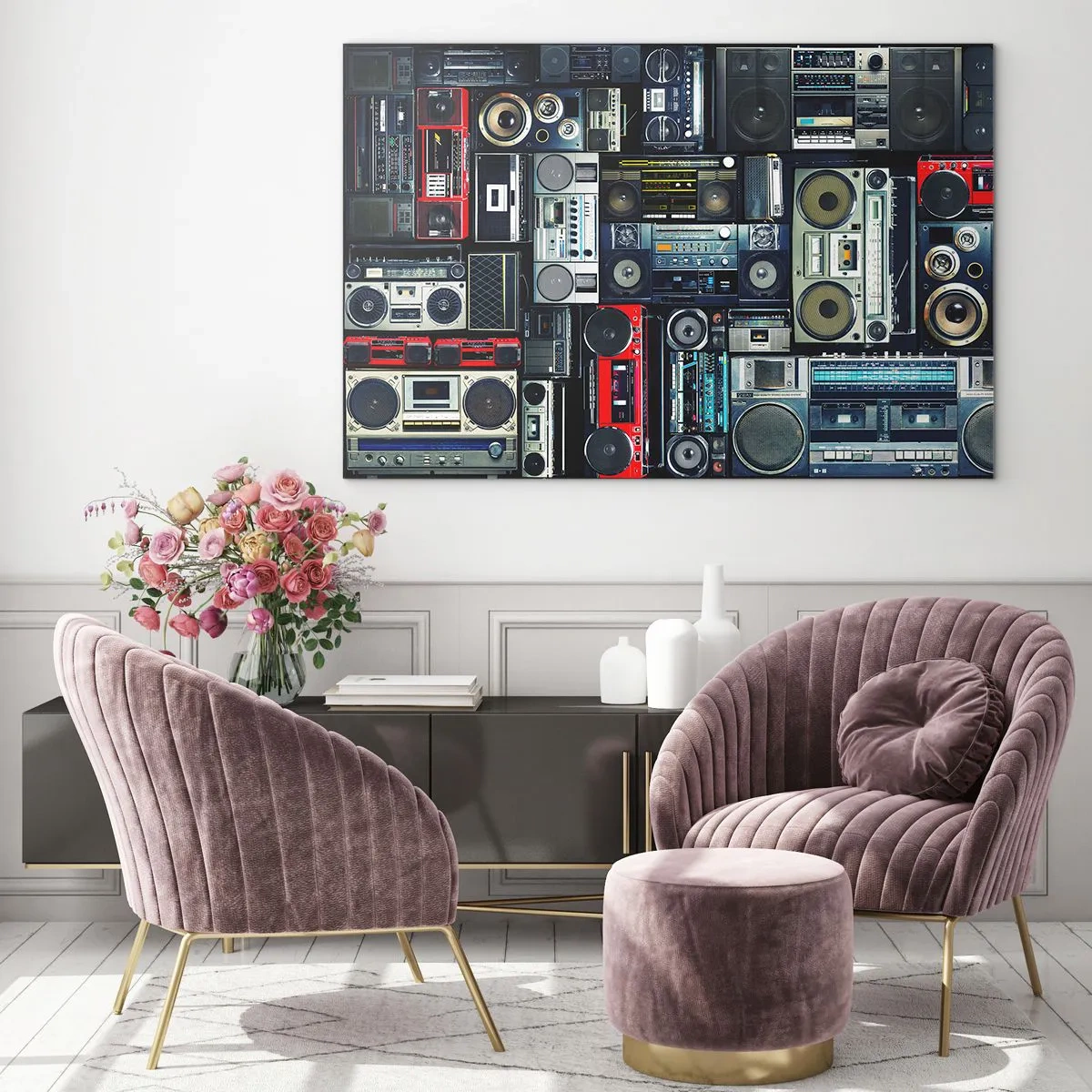 Schilderen op glas - Een collage van retro-radio's en bandrecorders op een donkere achtergrond. - 70x50cm - Verlangen naar de jaren 80 - Moderne wanddecoratie voor woonkamer en slaapkamer ARTTOR