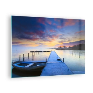 Schilderen op glas - Een pier op het meer bij zonsopgang, omgeven door vredige natuur - 70x50cm - Violet-gouden kalmte - Moderne wanddecoratie voor woonkamer en slaapkamer ARTTOR