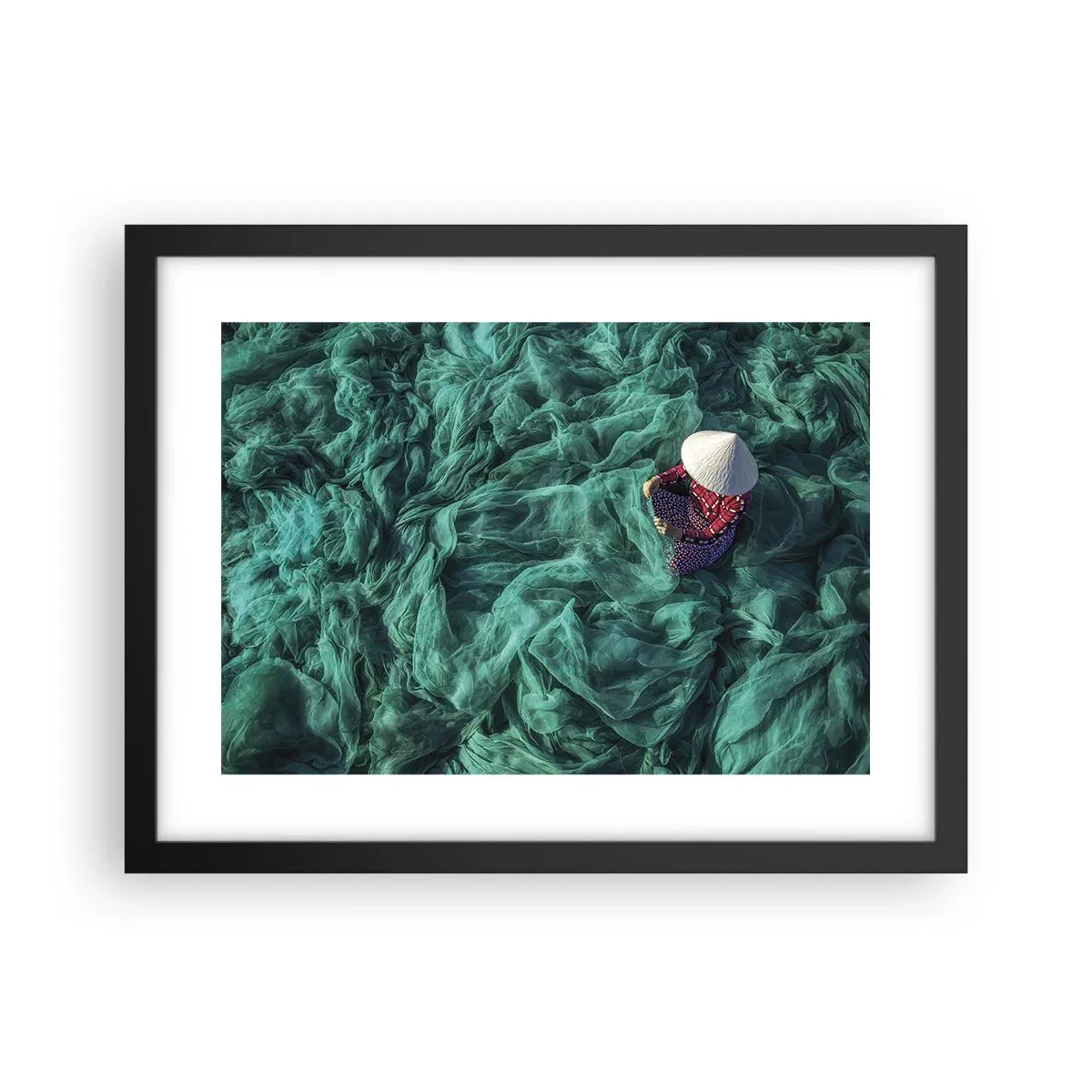 Poster in een zwarte lijst - In een zee van netten - 40x30 cm