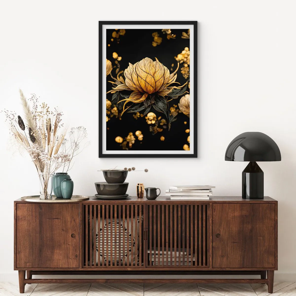 Poster in een zwarte lijst - Een gouden bloem op een zwarte achtergrond in een elegante compositie - 50x70cm - Subtiele kwetsbaarheid - Moderne wanddecoratie voor woonkamer en slaapkamer ARTTOR