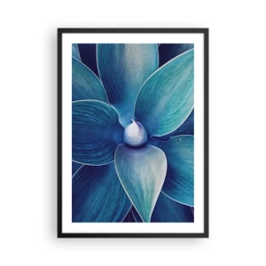 Poster in een zwarte lijst - Detail van een grote bloem in blauwtinten - 50x70cm - Blauw uit de lucht - Moderne wanddecoratie voor woonkamer en slaapkamer ARTTOR