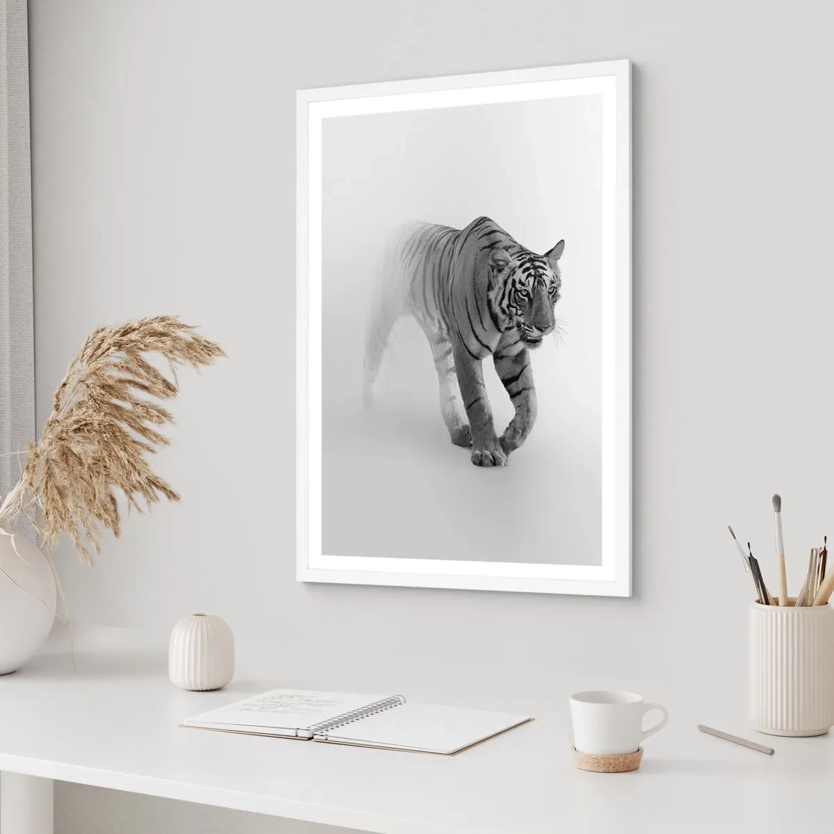 Poster in een witte lijst - Gehurkt in de mist - 30x40 cm