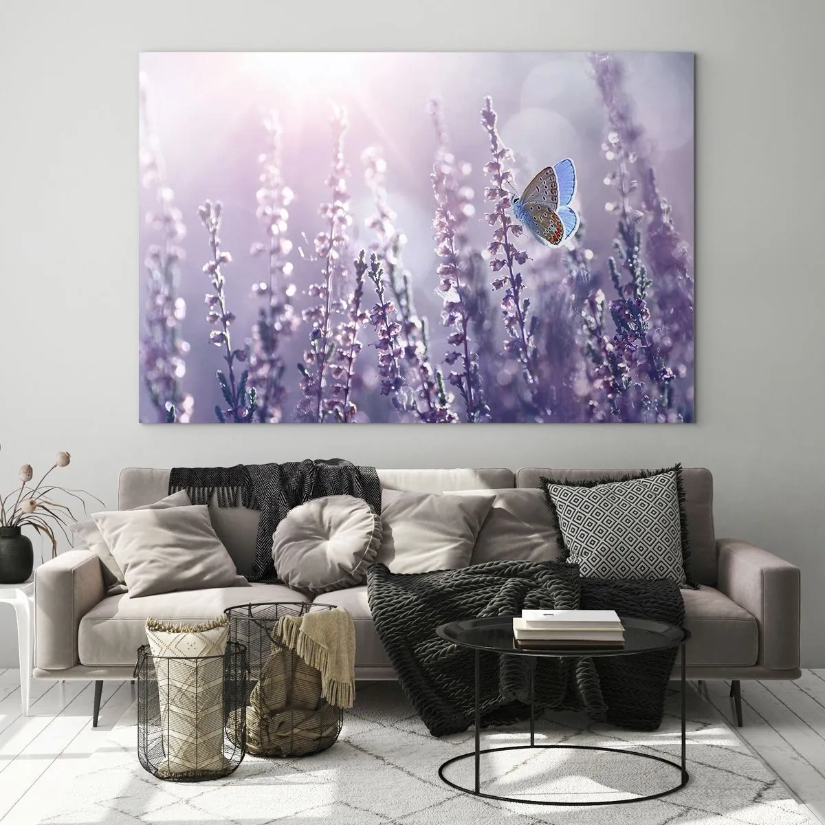 Schilderen op glas - Een vlinder in een lavendelveld in de zon - 70x50cm - Vlinder kus - Moderne wanddecoratie voor woonkamer en slaapkamer ARTTOR