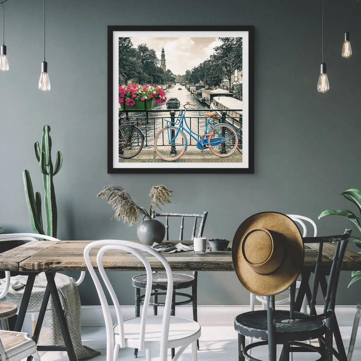 Poster in een zwarte lijst - De kleuren van de Amsterdamse straat - 30x30 cm