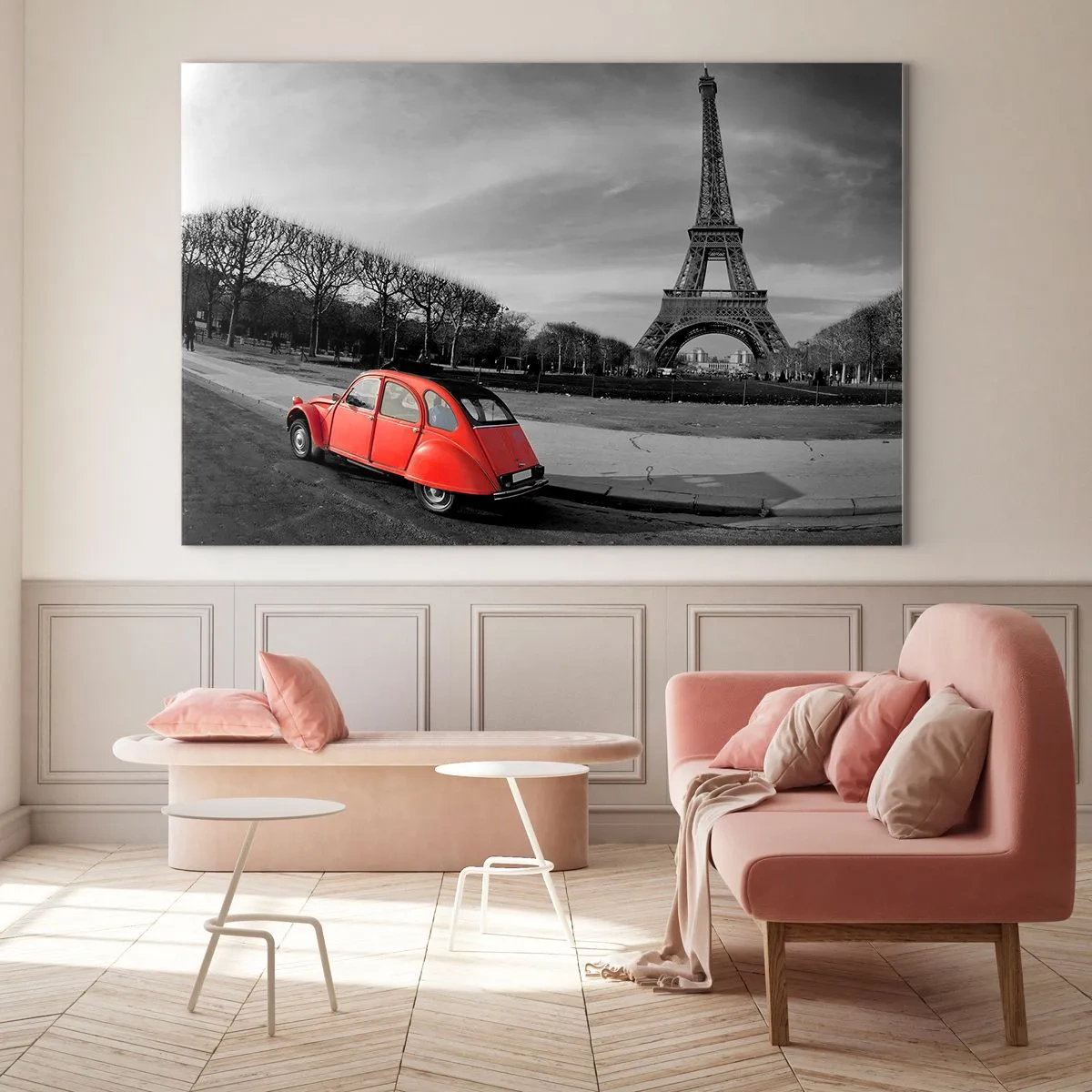 Schilderen op glas - Een rode auto met de Eiffeltoren op de achtergrond in een zwart-witte setting - 70x50cm - Meer Parijs dan Parijs zelf - Moderne wanddecoratie voor woonkamer en slaapkamer ARTTOR