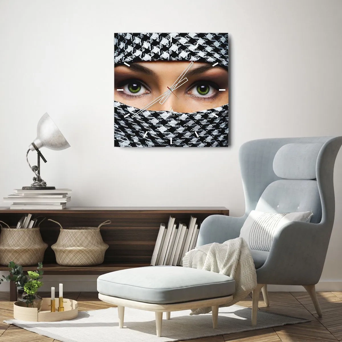 Wandklok - Klok - Portret van een gesluierde schoonheid met groene ogen - 40x40 cm