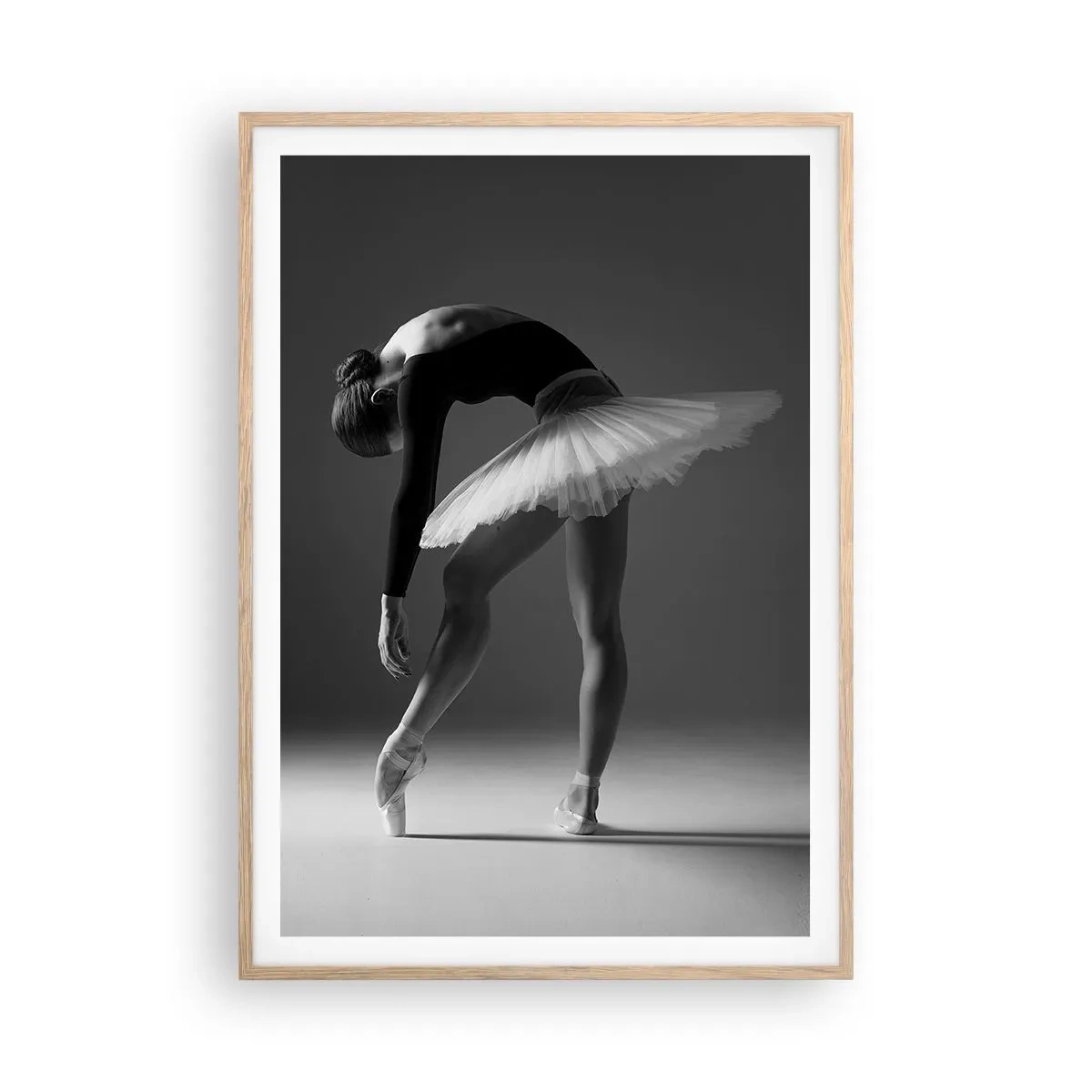 Een poster in een licht eiken lijst - Bella ballerina - 70x100 cm