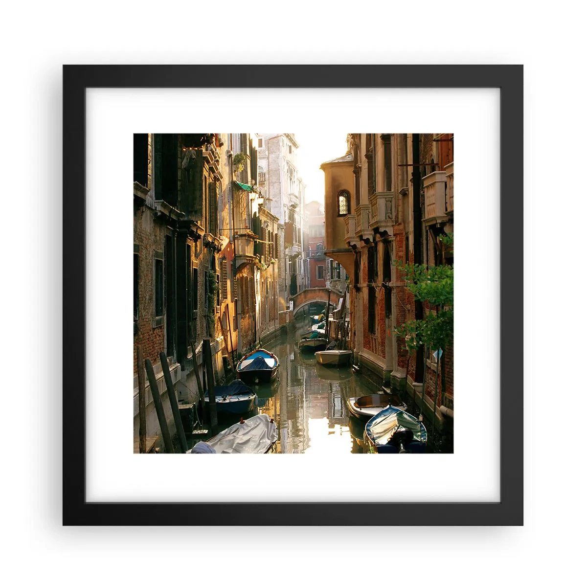 Poster in een zwarte lijst - In een Venetiaans steegje - 30x30 cm