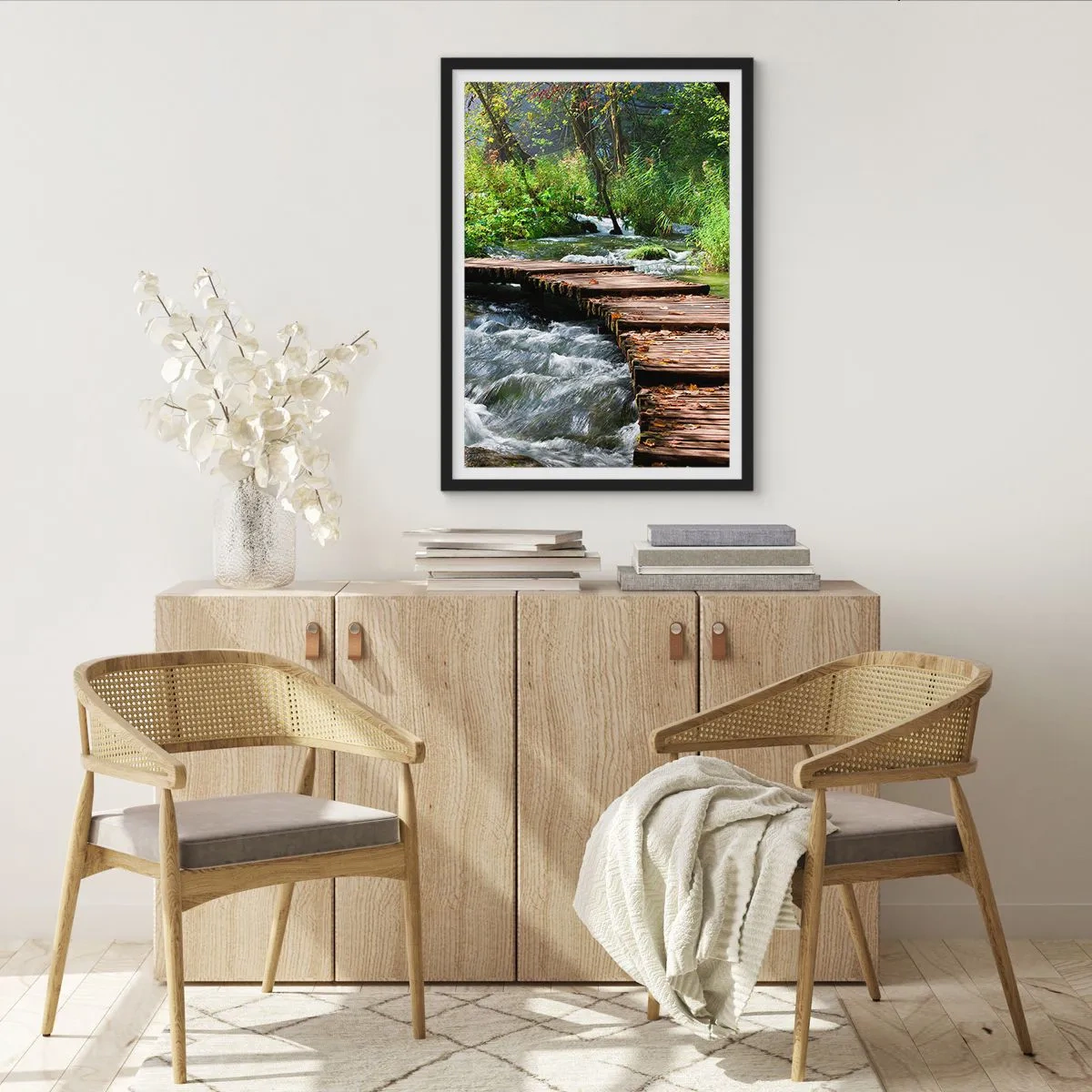 Poster in een zwarte lijst - Boven de schuimige waterval - 30x40 cm
