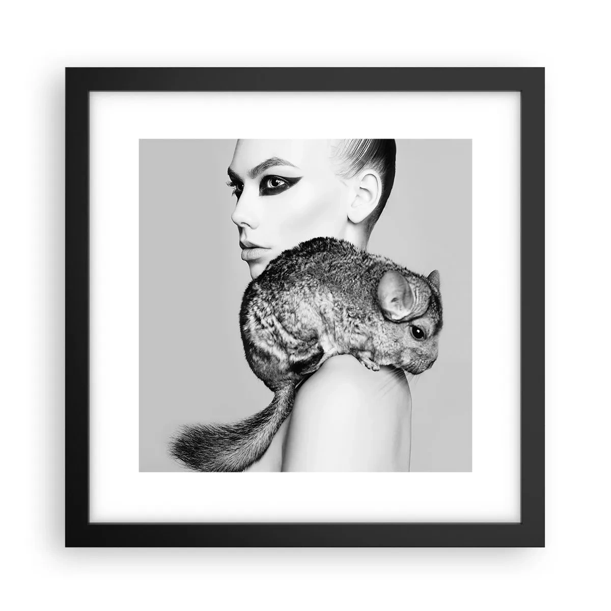 Poster in een zwarte lijst - Dame met een chinchilla - 30x30 cm