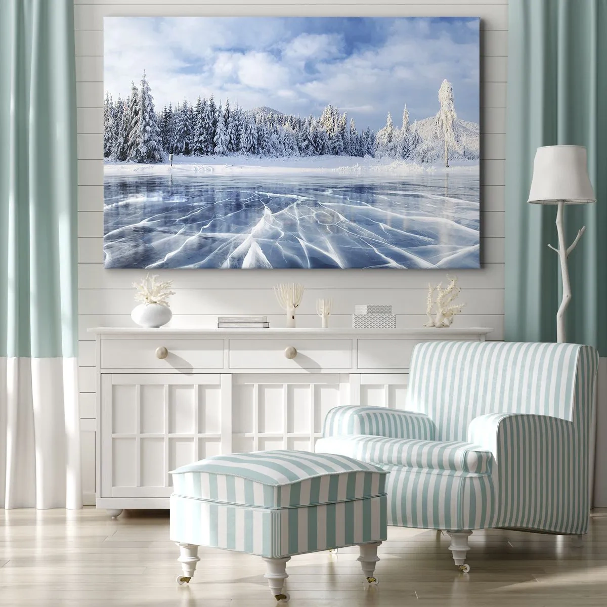 Schilderen op canvas - Een bevroren meer omgeven door een met sneeuw bedekt bos - 70x50cm - Een oogverblindend en kristalhelder uitzicht - Moderne wanddecoratie voor woonkamer en slaapkamer ARTTOR