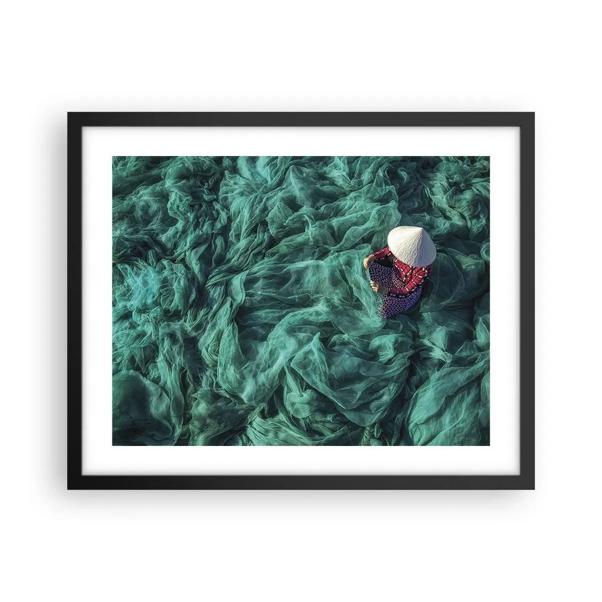 Poster in een zwarte lijst - In een zee van netten - 50x40 cm
