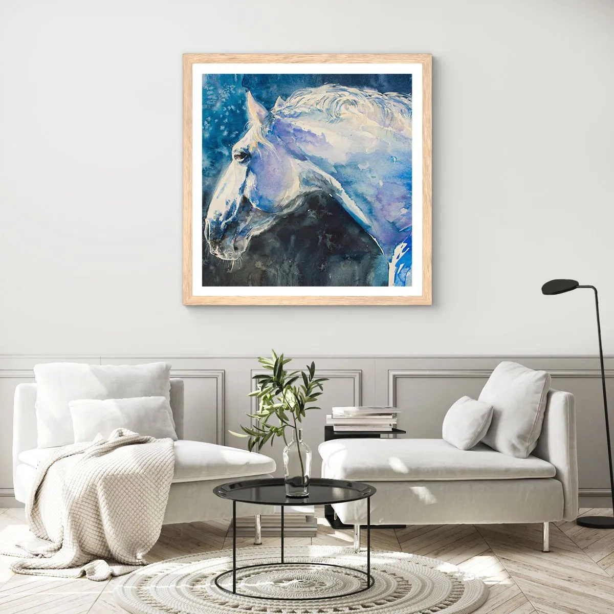 Een poster in een licht eiken lijst - Portret in een blauwe gloed - 50x50 cm