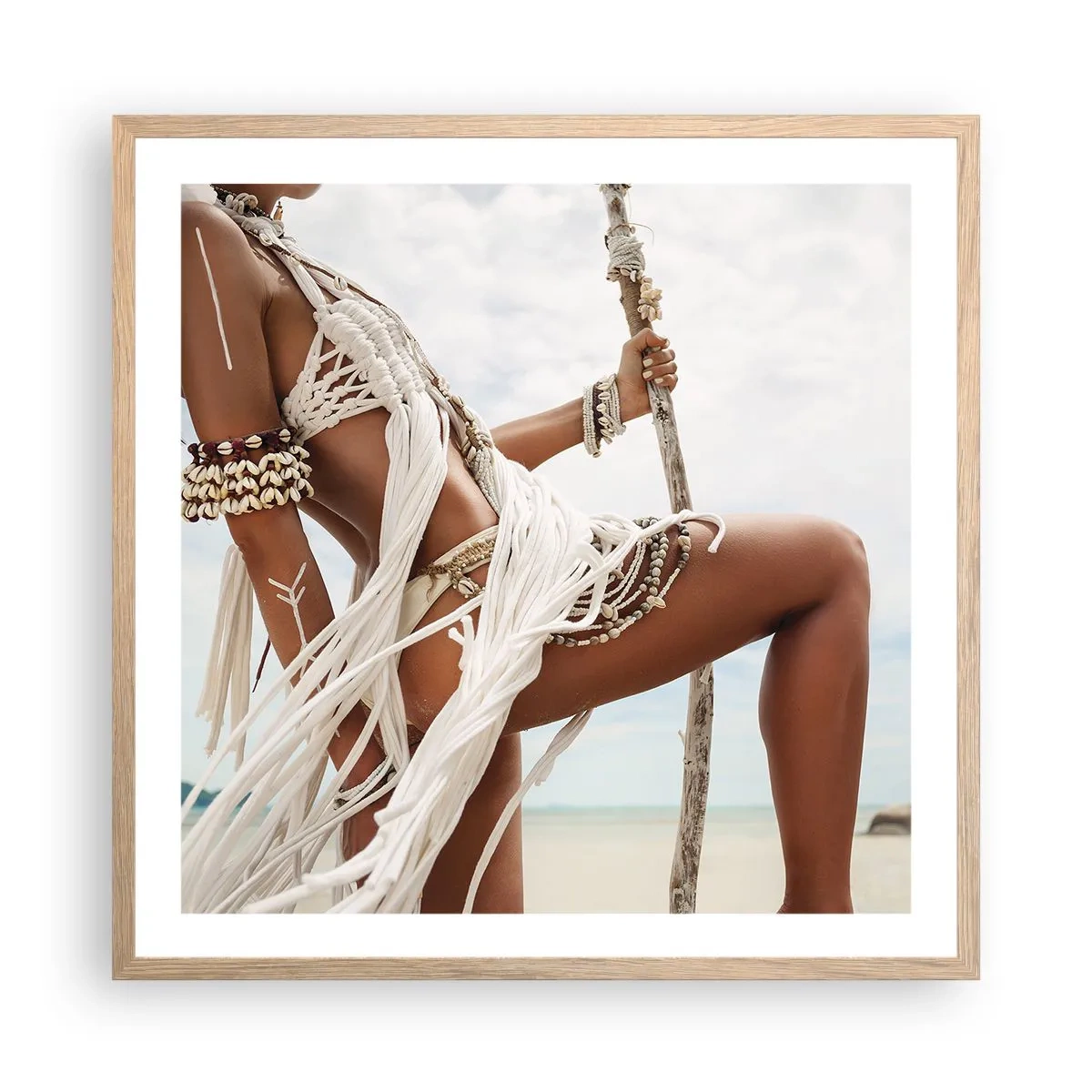 Een poster in een licht eiken lijst - Een priesteres van de zon - 60x60 cm