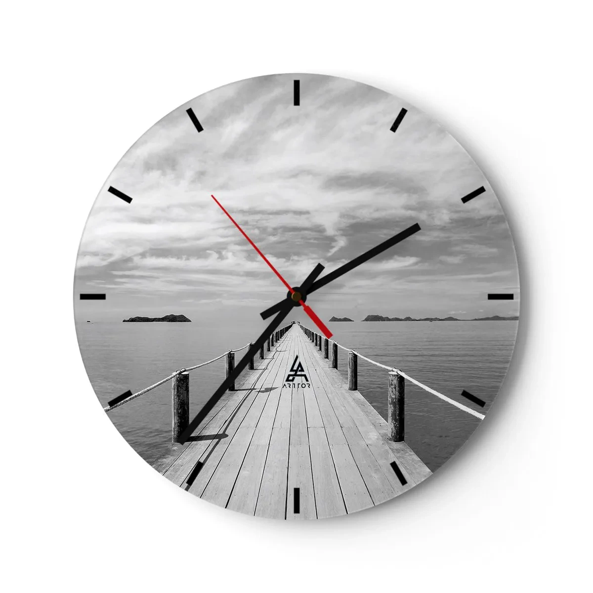 Wandklok - Klok - Een pier die over het kalme oppervlak van de zee naar de verte leidt - 30x30cm - Of misschien een reis... - Moderne wanddecoratie voor woonkamer, keuken en slaapkamer ARTTOR