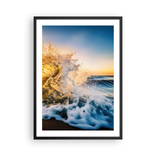 Poster in een zwarte lijst - Een dynamische zeegolf die bij zonsondergang op de kust beukt - 50x70cm - Plezier in het zand - Moderne wanddecoratie voor woonkamer en slaapkamer ARTTOR