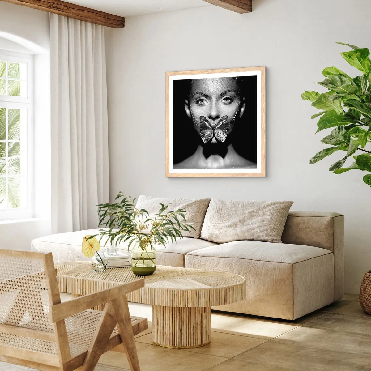 Een poster in een licht eiken lijst - Vlinder kus - 60x60 cm