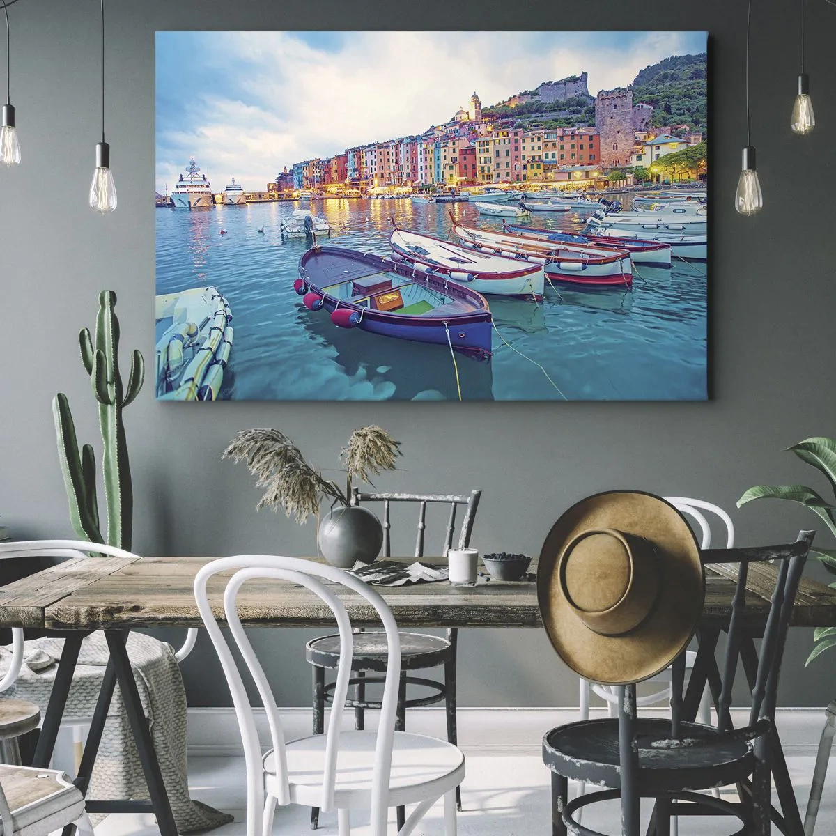 Schilderen op canvas - Een kleurrijk stadje aan het water met boten in de haven - 70x50cm - Kleurrijke avond in de haven - Moderne wanddecoratie voor woonkamer en slaapkamer ARTTOR