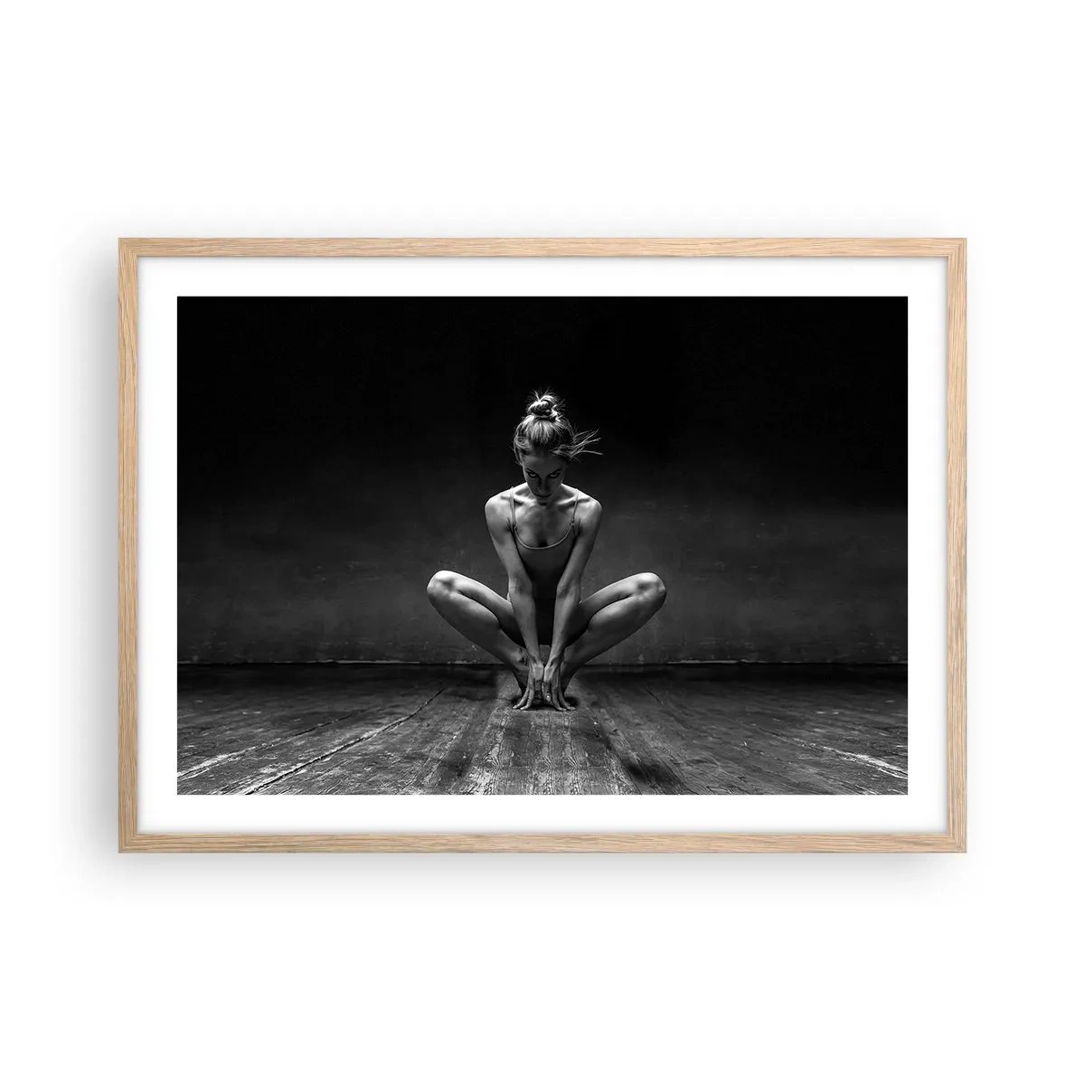 Een poster in een licht eiken lijst - Concentratie van dansenergie - 70x50 cm