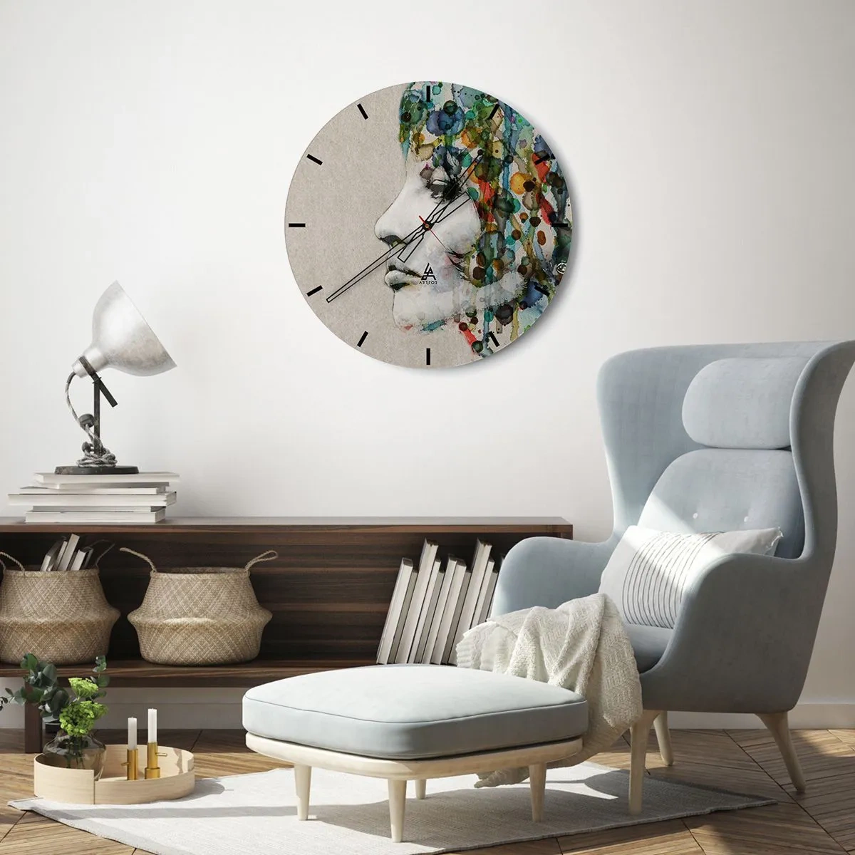 Wandklok - Klok - Artistiek gezichtsprofiel met kleurrijke accenten op een grijze achtergrond - 30x30cm - Ze kwam uit het grijs - Moderne wanddecoratie voor woonkamer, keuken en slaapkamer ARTTOR