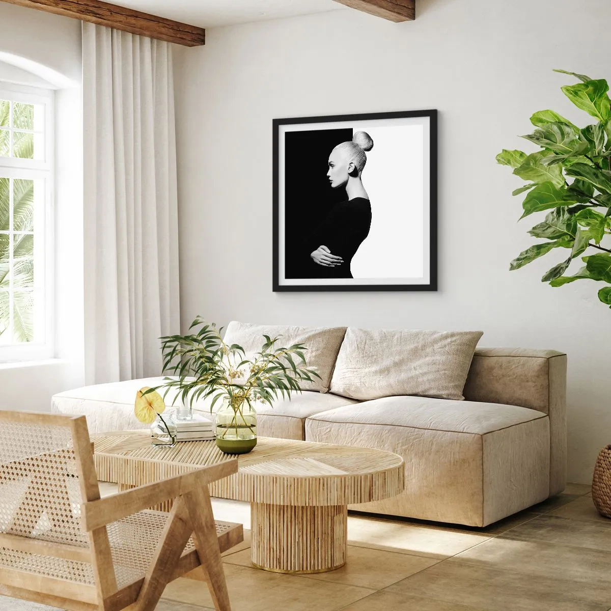 Poster in een zwarte lijst - Gewoon een vrouw - 60x60 cm