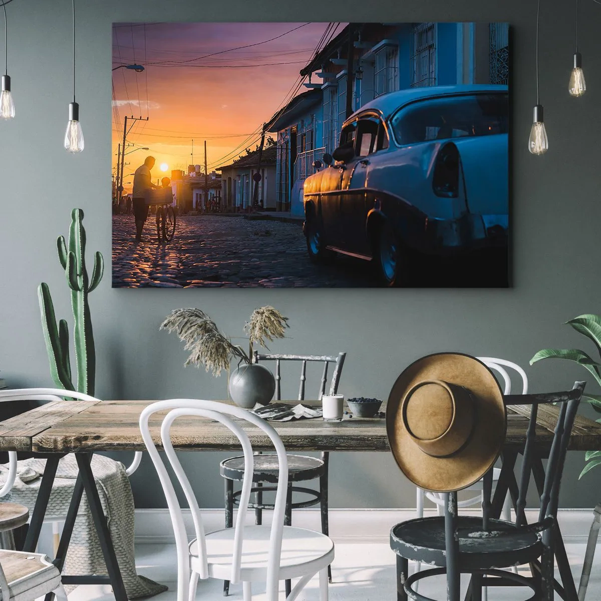 Schilderen op canvas - Retro auto en fiets op straat in het licht van de ondergaande zon - 70x50cm - De tijd vertraagt