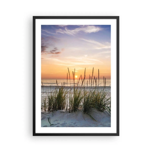 Poster in een zwarte lijst - Strand met vegetatie bij zonsopgang - 50x70cm - Kijk, denk, voel - Moderne wanddecoratie voor woonkamer en slaapkamer ARTTOR