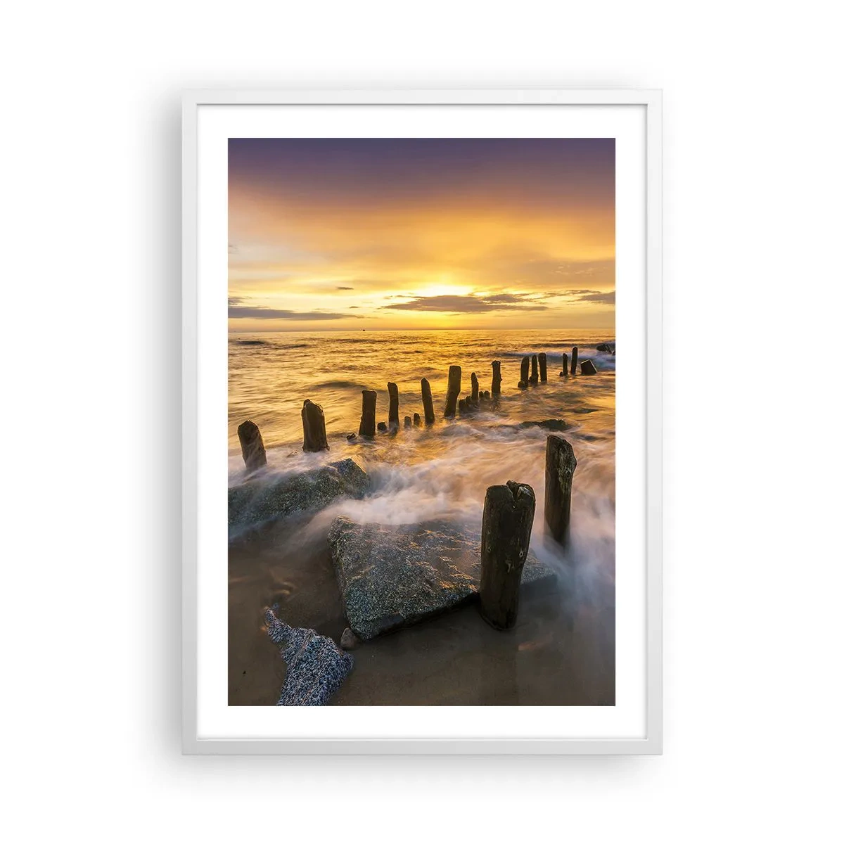 Poster in een witte lijst - De rauwe schoonheid van de Oostzee - 50x70 cm