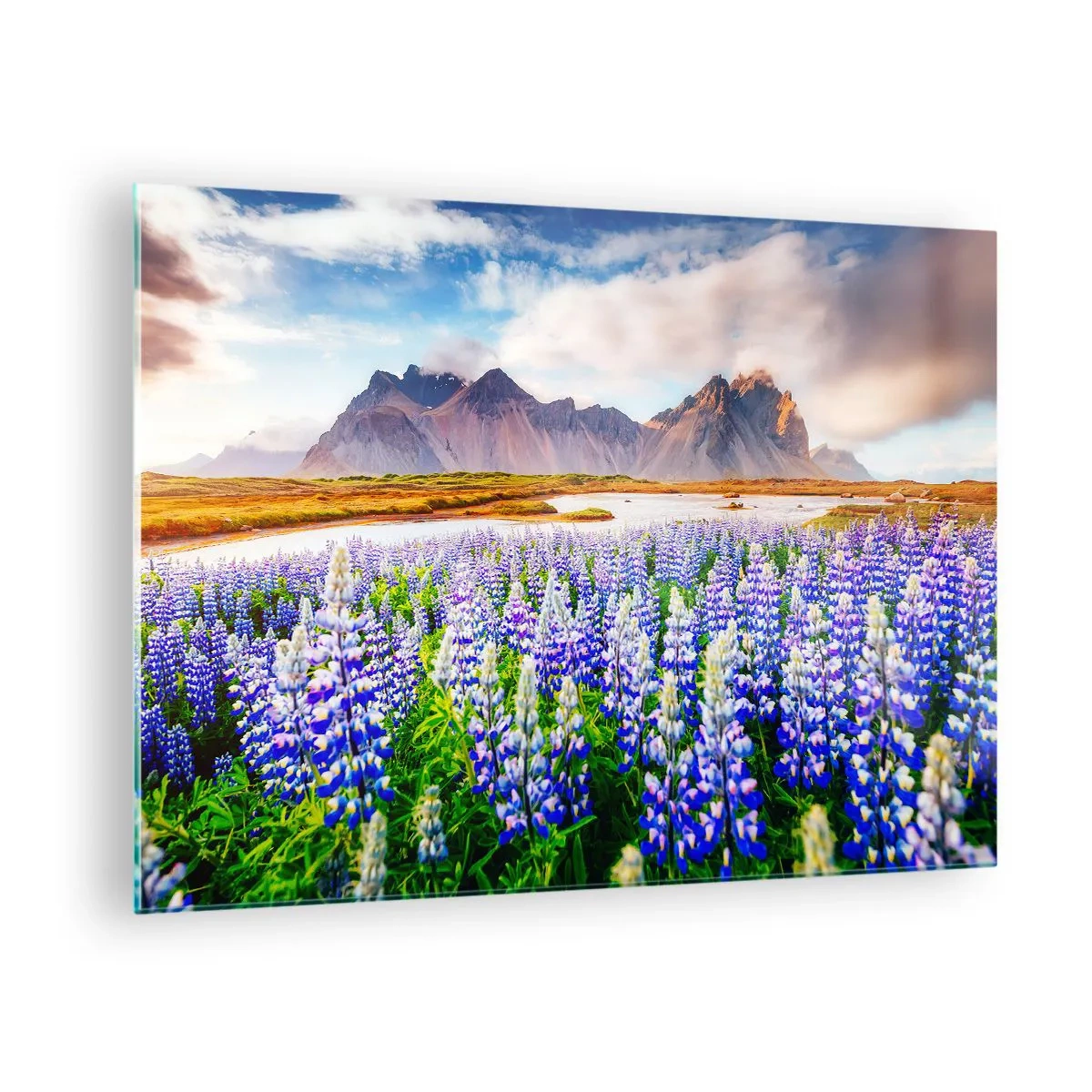 Schilderen op glas - Een berglandschap met een bloeiende weide en majestueuze toppen - 70x50cm - Kracht en soberheid naast zachtheid - Moderne wanddecoratie voor woonkamer en slaapkamer ARTTOR
