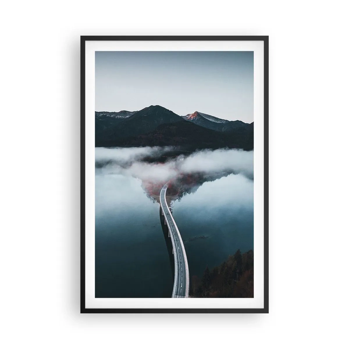 Poster in een zwarte lijst - Over water zo glad als een spiegel - 61x91 cm