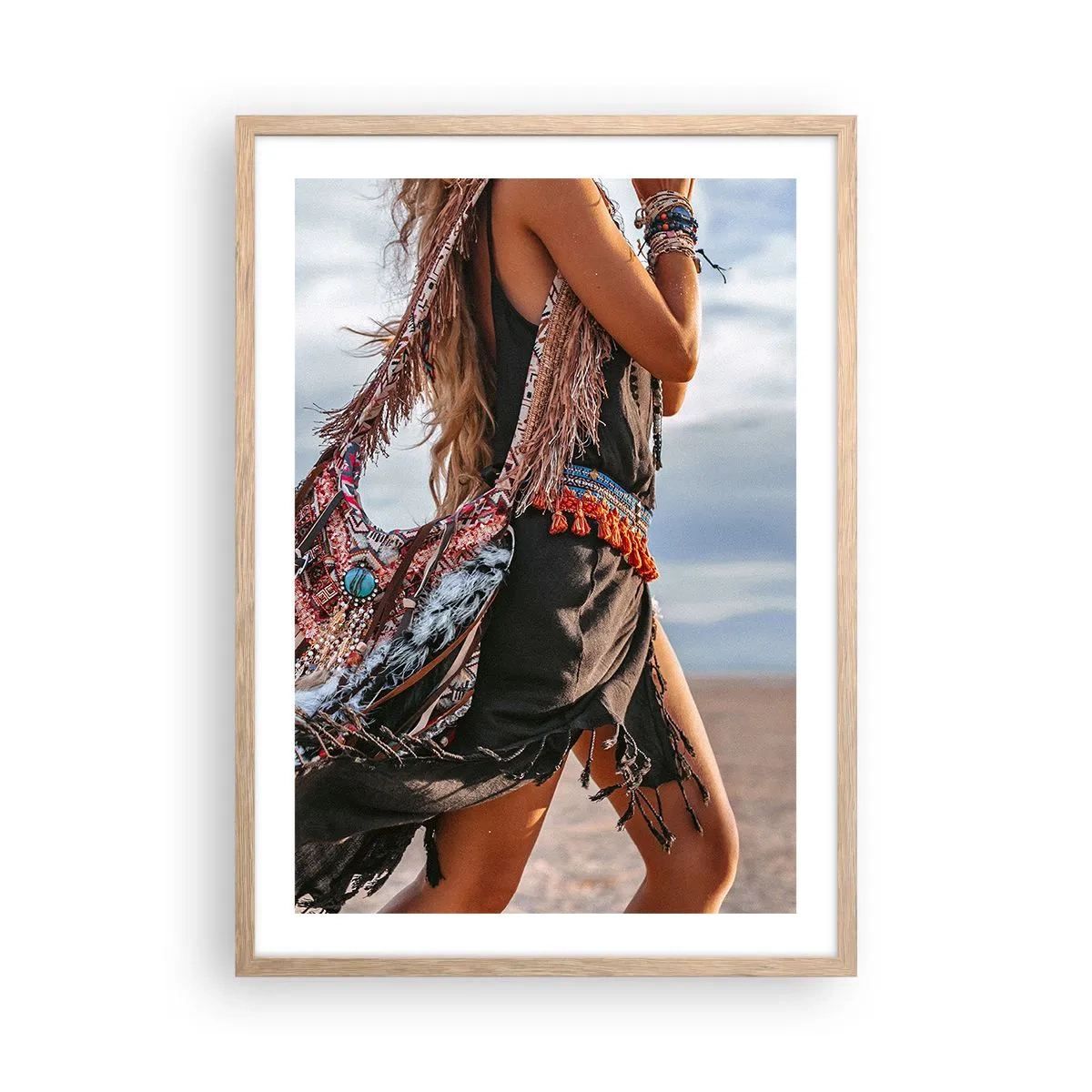 Een poster in een licht eiken lijst - Het meisje van de sjamaan - 50x70 cm
