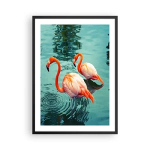 Poster in een zwarte lijst - Twee flamingo's tegen de achtergrond van kalm water - 50x70cm - We zijn nu in de mode - Moderne wanddecoratie voor woonkamer en slaapkamer ARTTOR