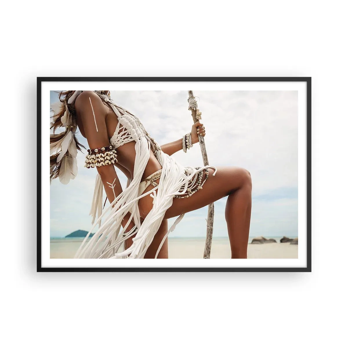 Poster in een zwarte lijst - Een priesteres van de zon - 100x70 cm