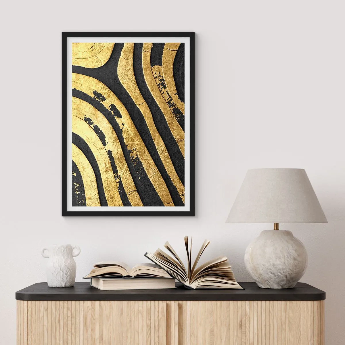 Poster in een zwarte lijst - Gouden lijnen op een donkere achtergrond - 50x70cm - Alles vloeit - Moderne wanddecoratie voor woonkamer en slaapkamer ARTTOR
