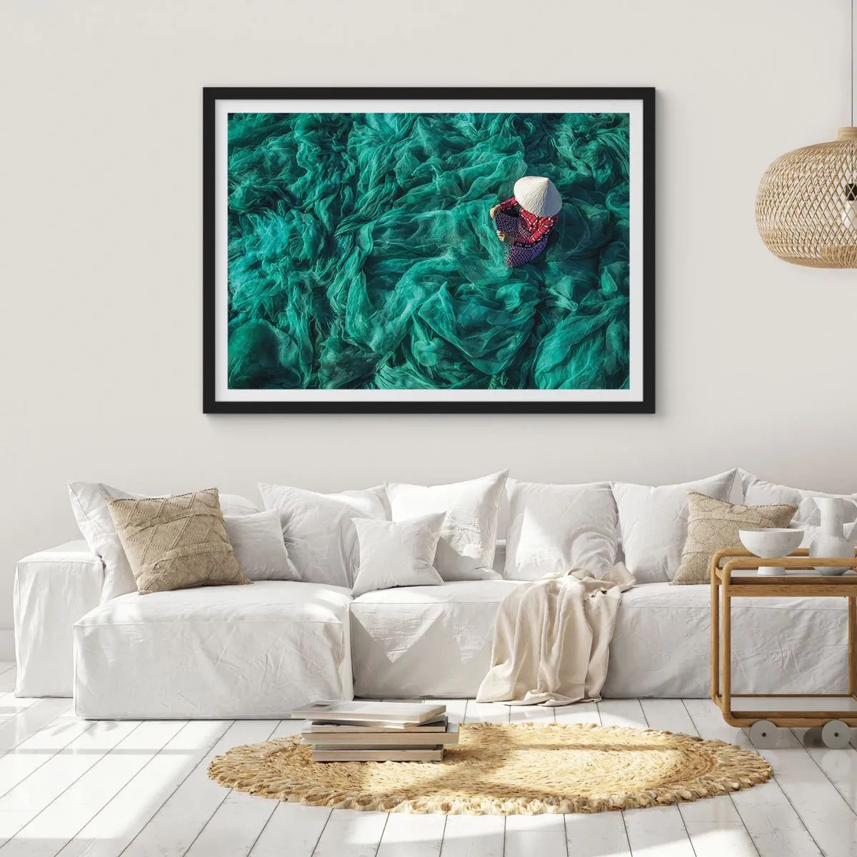 Poster in een zwarte lijst - In een zee van netten - 70x50 cm