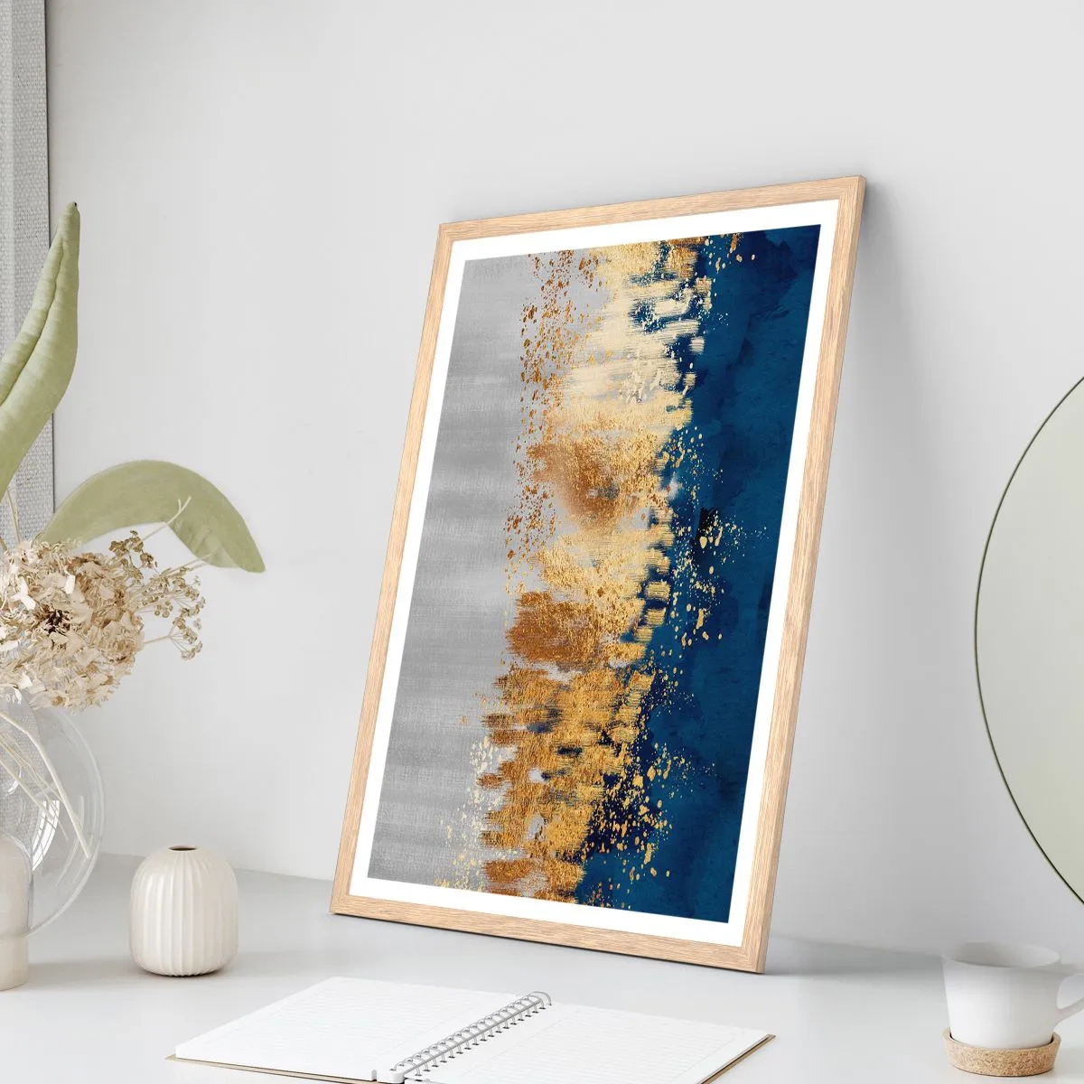 Een poster in een licht eiken lijst - Een moderne compositie met sprankeling - 70x100 cm