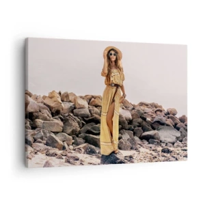Schilderen op canvas - Een vrouw in boho-stijl tegen een rotsachtige strandachtergrond - 70x50cm - De magie van stenen - Moderne wanddecoratie voor woonkamer en slaapkamer ARTTOR