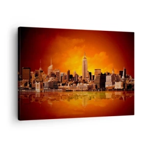 Schilderen op canvas - Panorama van de stad bij zonsondergang met gebouwen weerspiegeld in het water - 70x50cm - Het grote stadspanorama in geel en brons - Moderne wanddecoratie voor woonkamer en slaapkamer ARTTOR