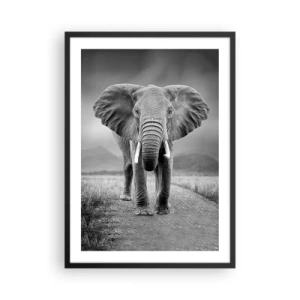 Poster in een zwarte lijst - Een olifant tegen een Afrikaans landschap in zwart-wit - 50x70cm - De gastheer heet je welkom - Moderne wanddecoratie voor woonkamer en slaapkamer ARTTOR